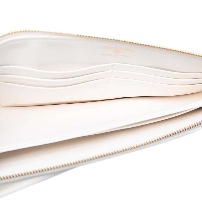 Chanel Lambskin Wave Clutch White Leather Good condition - Model View