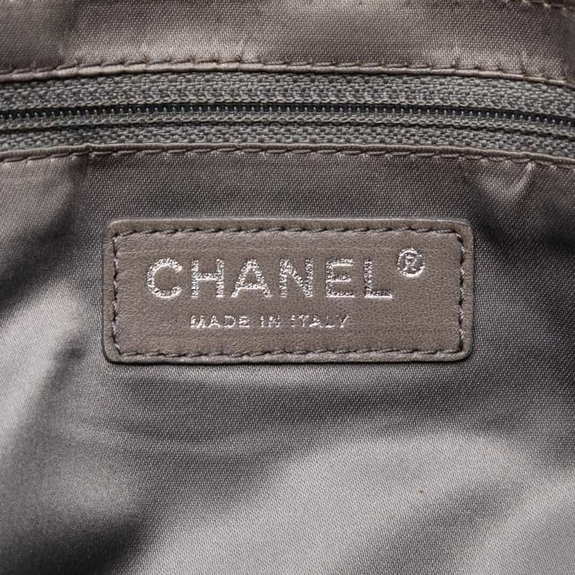 Chanel CC Quilted Lambskin Padded Envelope Double Flap White Leather Good condition - Box View
