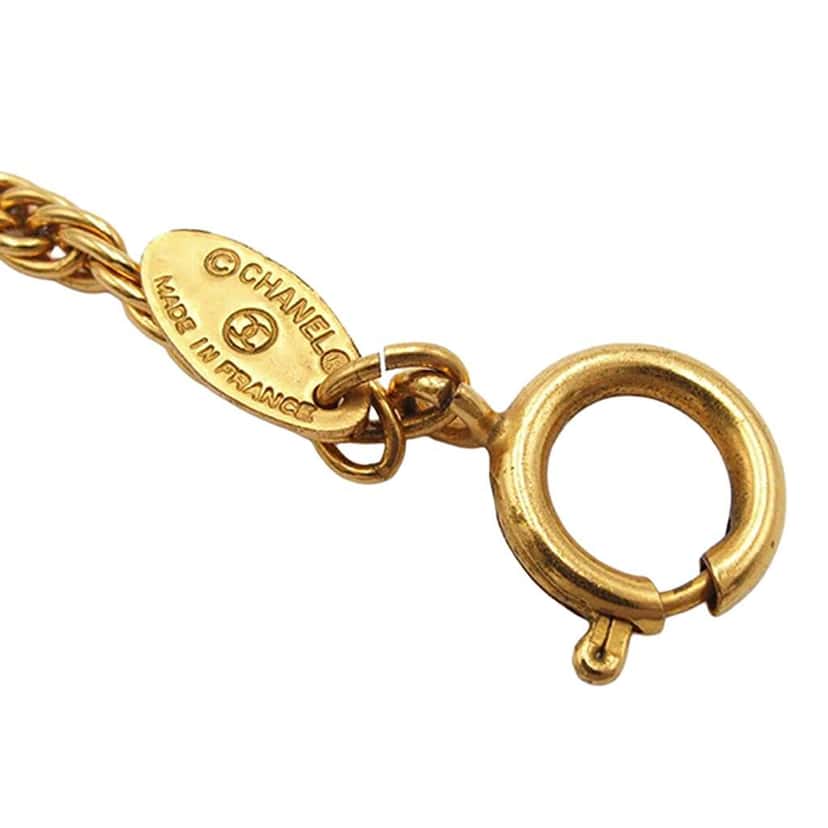 Chanel Gold Plated 31 Rue Cambon Medallion Pendant Necklace Gold Metal Good condition - Model View