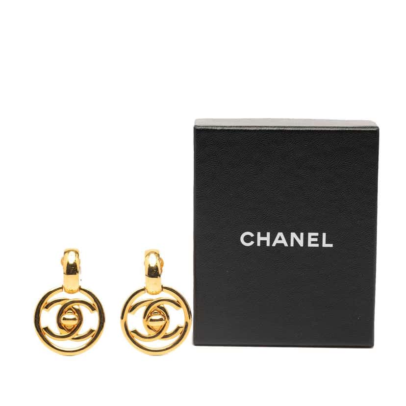 Chanel Gold Plated CC Turnlock Swing Clip on Earrings Gold Metal Good condition - Model View