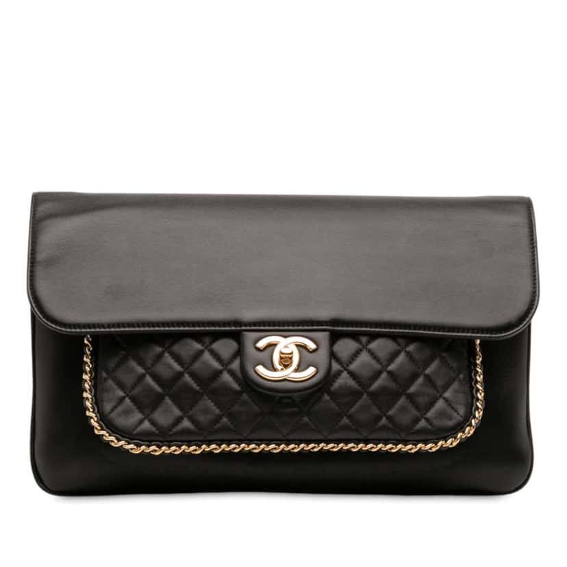 Chanel Quilted Lambskin CC Unchained Flap Clutch Black Leather Good condition - Front View