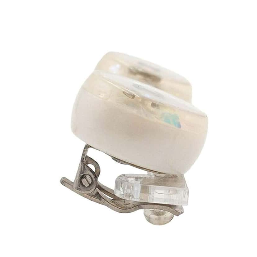 Chanel CC Resin Clip On Earrings White Good condition - Model View