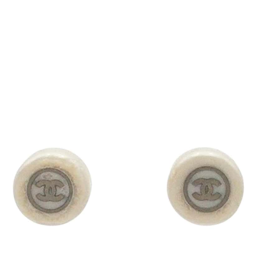 Chanel Resin and Silver Plated CC Round Push Back Earrings White Good condition - Front View