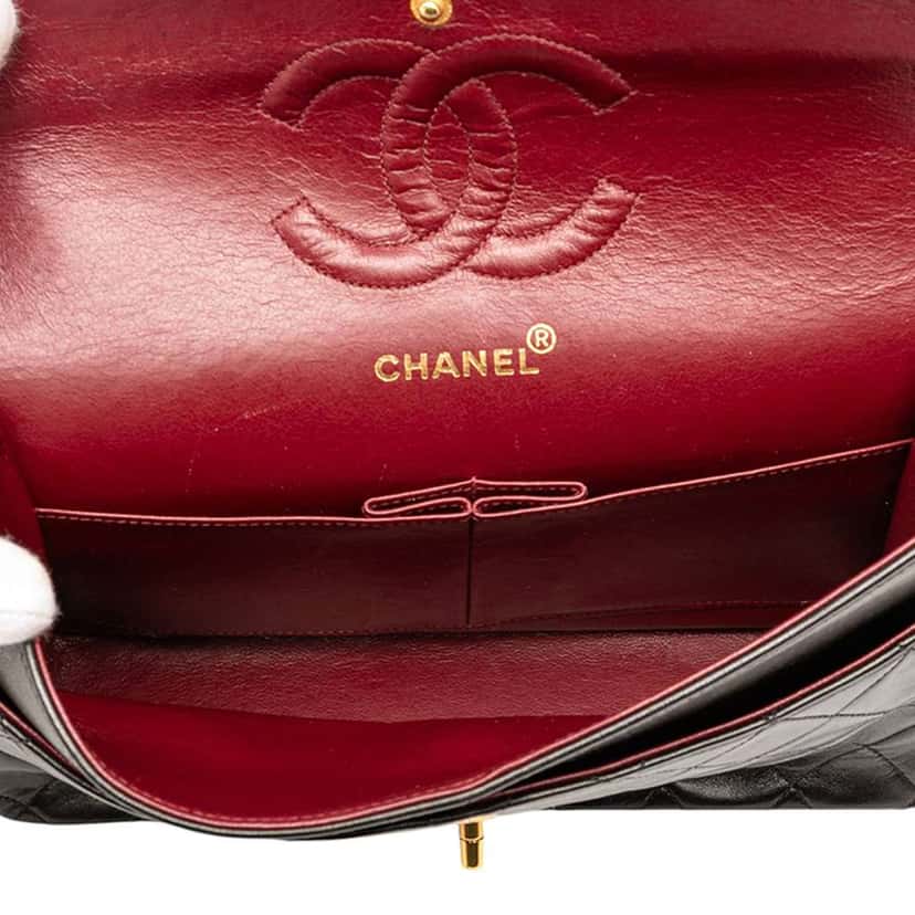 Chanel Medium Classic Lambskin Double Flap Black Leather Good condition - Model View