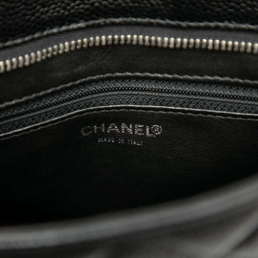 Chanel Caviar Medallion Tote Black Leather Good condition - Box View