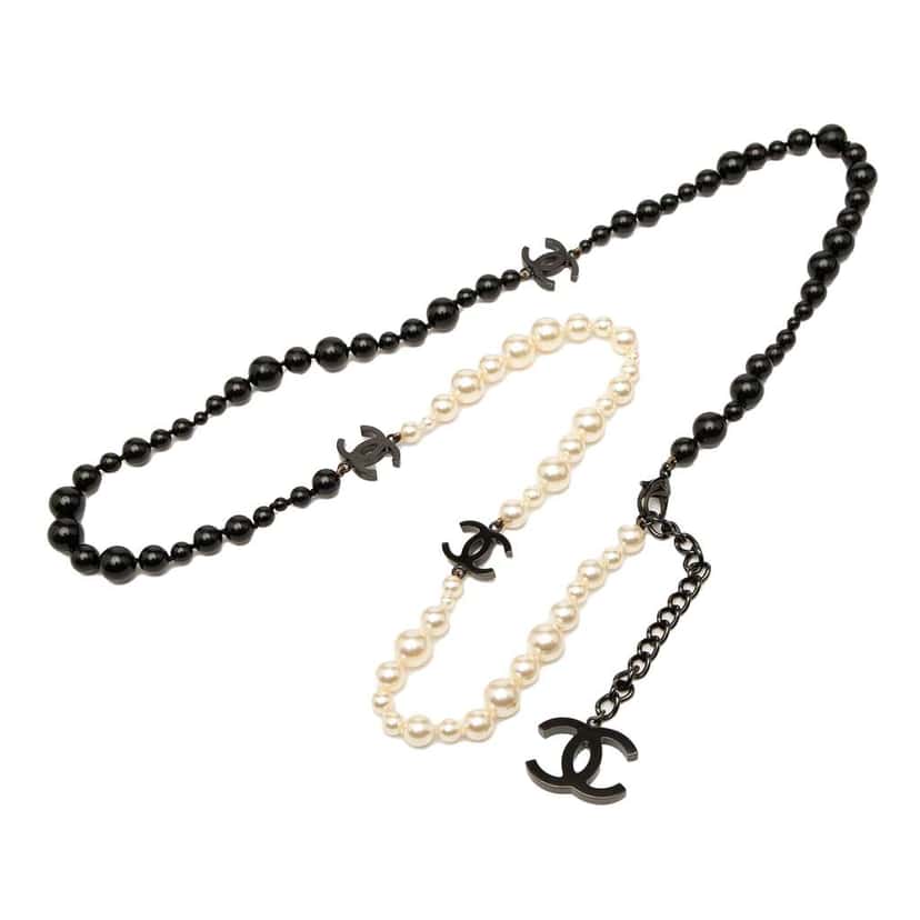 Chanel CC Faux Pearl and Bead Necklace Black Good condition - Box View