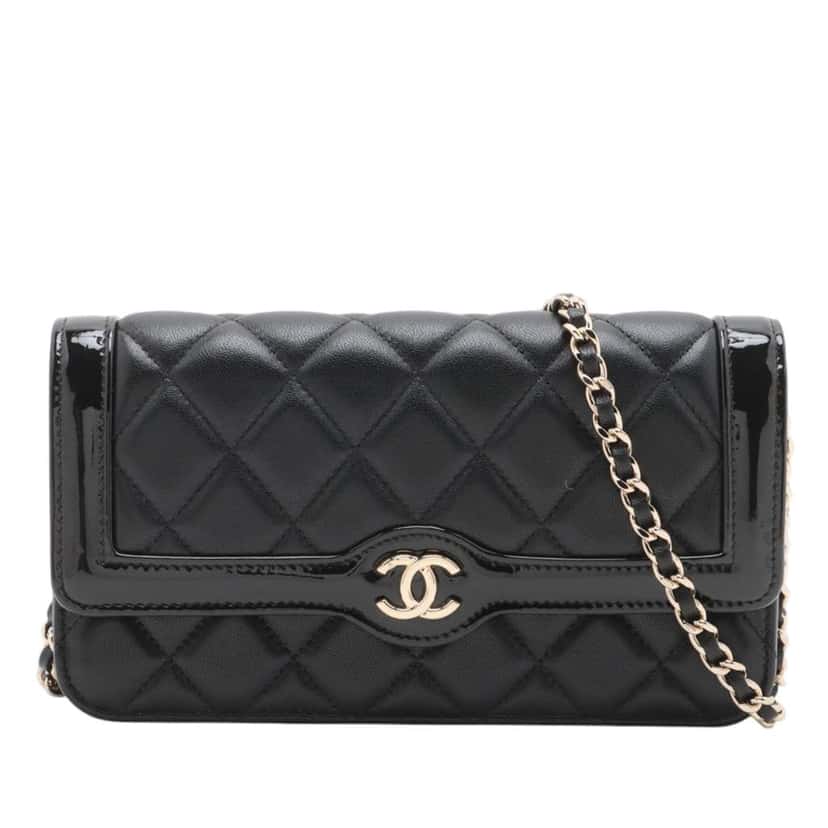 Chanel CC Quilted Lambskin and Patent Flap Phone Holder Black Leather Good condition - Front View