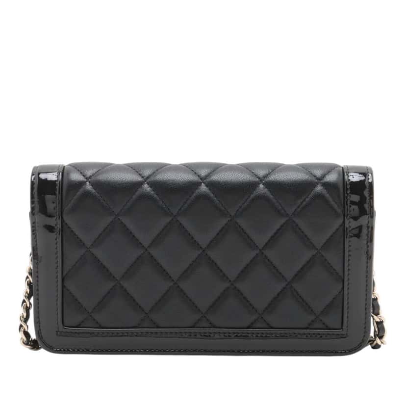 Chanel CC Quilted Lambskin and Patent Flap Phone Holder Black Leather Good condition - Back View
