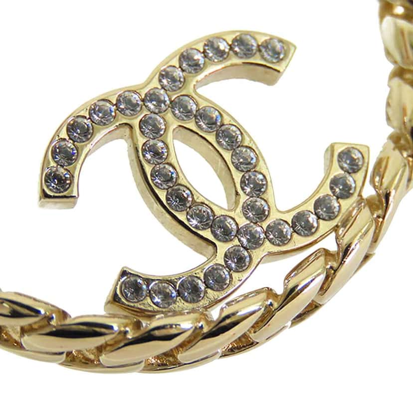 Chanel CC Gold Plated Crystal Chain Hoop Earrings Gold Metal Good condition - Model View