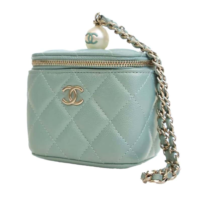 Chanel Mini Quilted Iridescent Caviar Pearl On Top Vanity Case With Chain Green Leather Good condition - Inside View