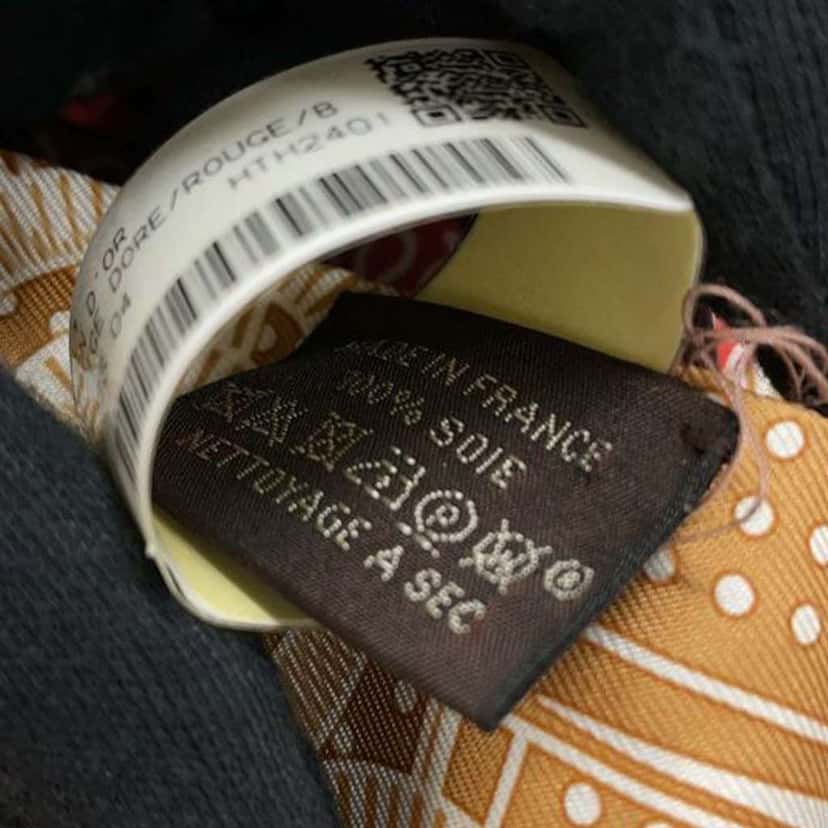 Hermès Eperon d Or Bandana Silk Twilly Scarf Brown Silk Very good condition - Model View