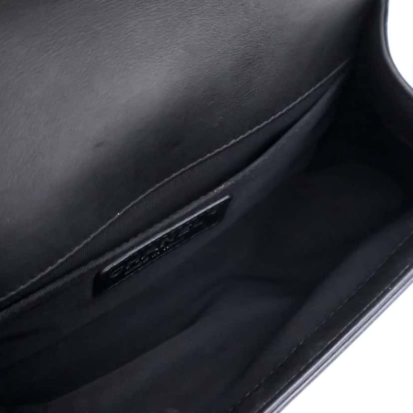 Chanel Small Quilted Patent Boy Flap Black Leather Good condition - Box View