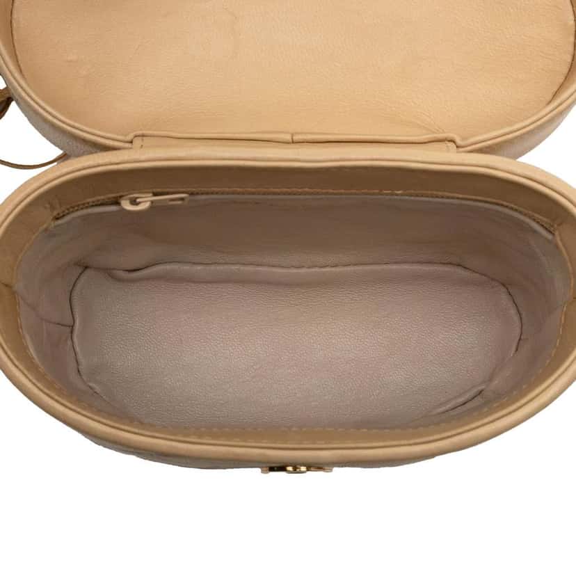 Chanel CC Quilted Lambskin Tassel Chain Vanity Bag Brown Leather Good condition - Model View