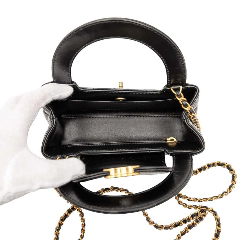 Chanel Nano Aged Calfskin Kelly Shopper Bag Black Leather Good condition - Model View