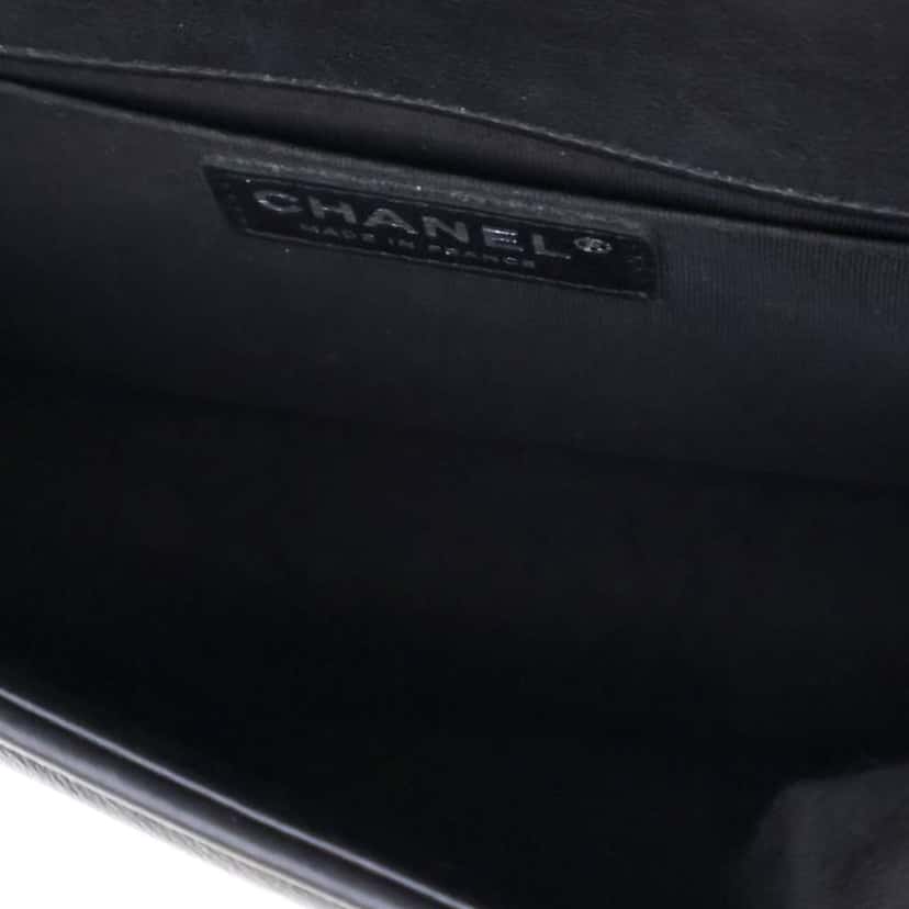 Chanel Old Medium Chevron Lambskin Boy Flap Black Leather Good condition - Model View