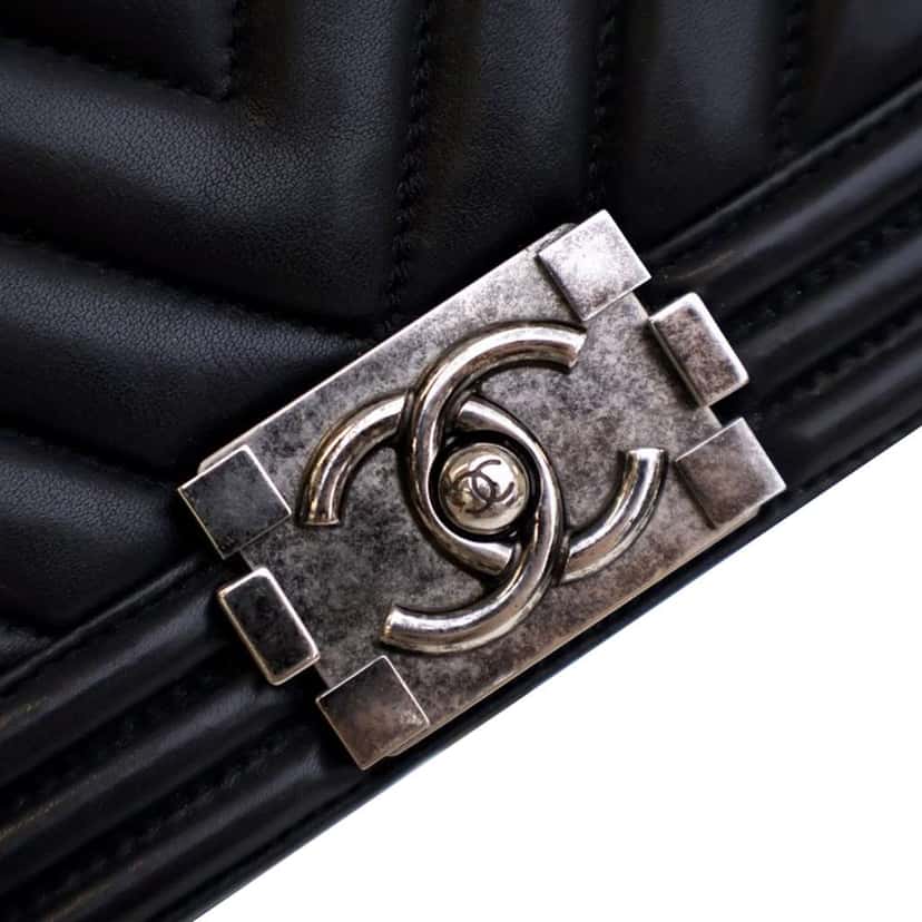 Chanel Old Medium Chevron Lambskin Boy Flap Black Leather Good condition - Box View