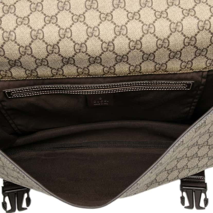 Gucci GG Supreme Messenger Bag Brown Canvas Good condition - Model View