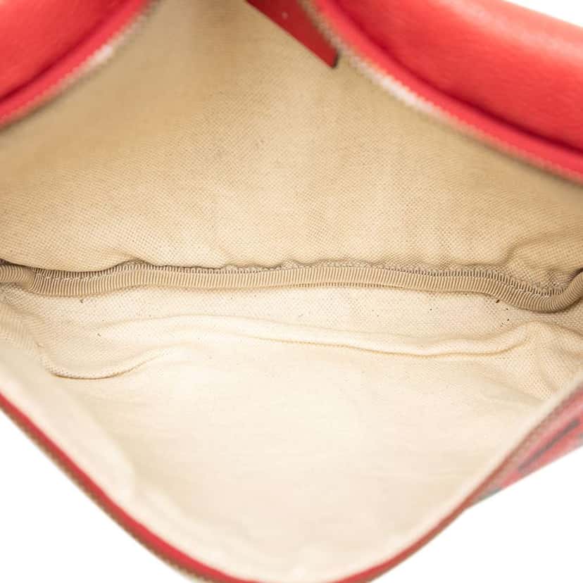 Gucci Grained Calfskin Logo Belt Bag Red Leather Good condition - Model View