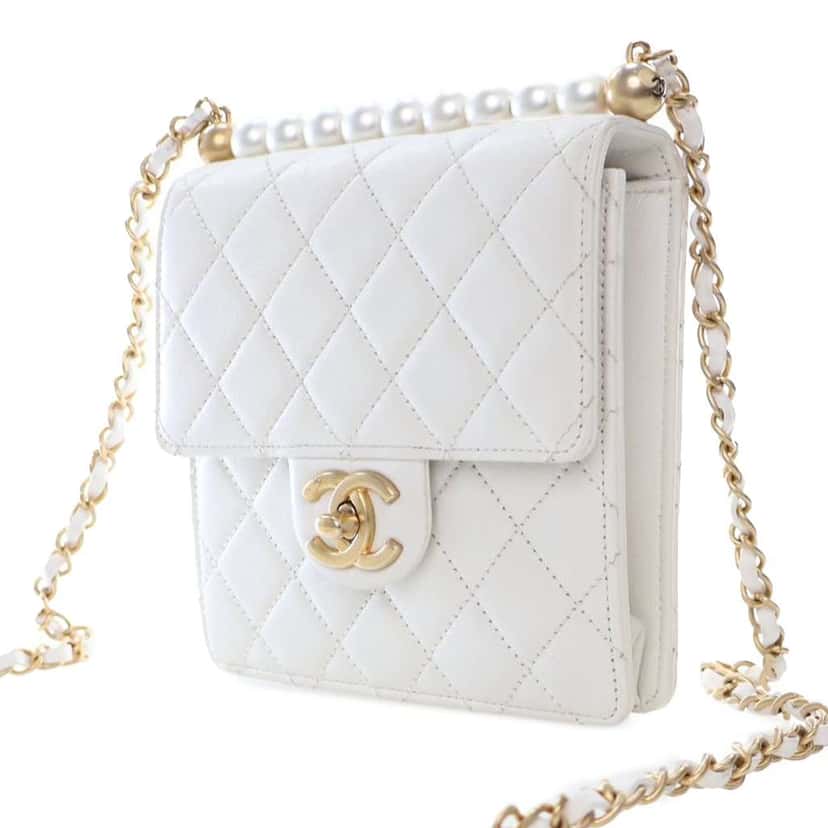 Chanel Small Quilted Lambskin Chic Pearls Flap White Leather Good condition - Back View