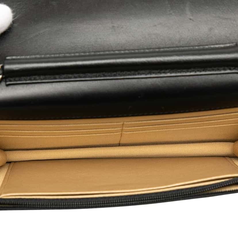 Chanel CC Quilted Lambskin Coco Clips Wallet on Chain Black Leather Very good condition - Model View