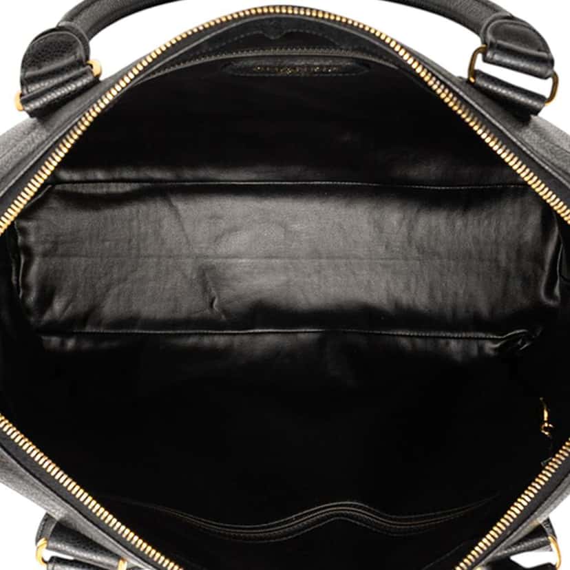 Chanel Caviar Front Pocket Tote Black Leather Good condition - Model View