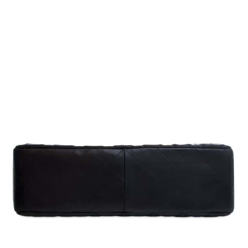 Chanel Jumbo Classic Lambskin Single Flap Black Leather Good condition - Model View