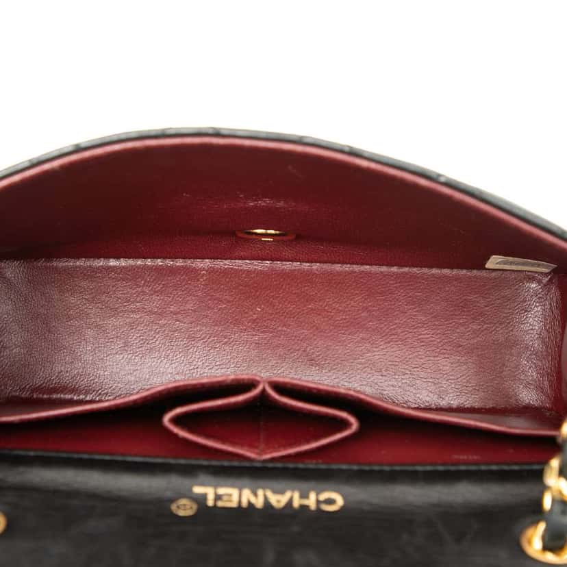 Chanel Mini CC Quilted Lambskin Full Flap Black Leather Good condition - Model View