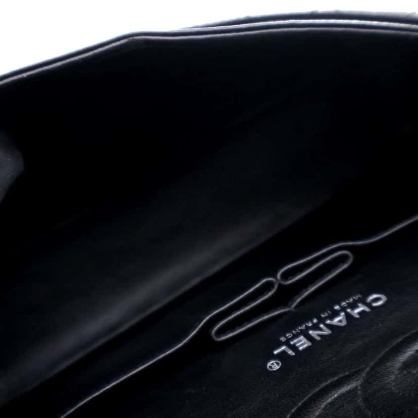 Chanel Medium Classic Caviar Double Flap Black Leather Good condition - Model View