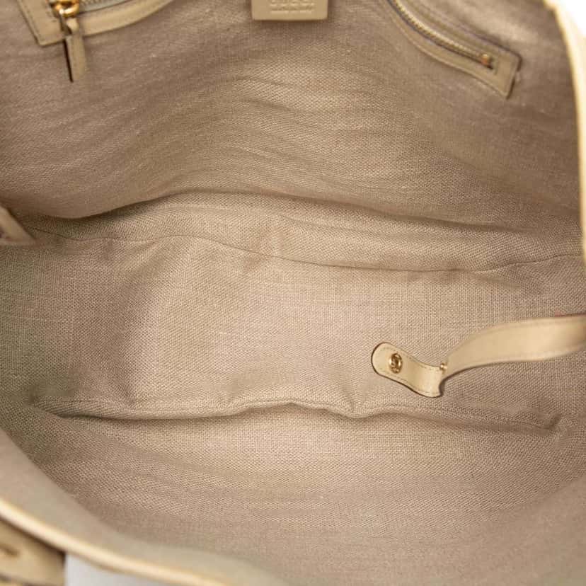 Gucci Raffia Pelham Shoulder Bag Brown Good condition - Model View
