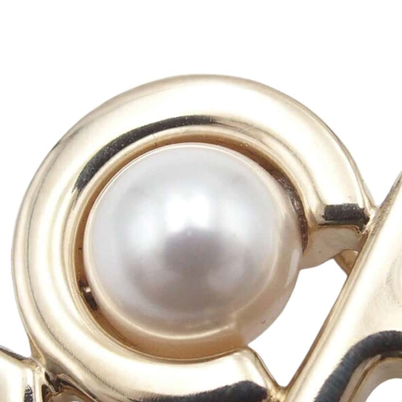 Chanel CC Gold Plated Faux Pearl Logo Brooch Gold Metal Very good condition - Model View