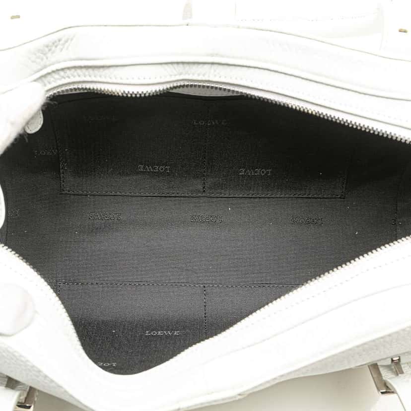 Loewe Leather Senda Handbag White Leather Good condition - Model View