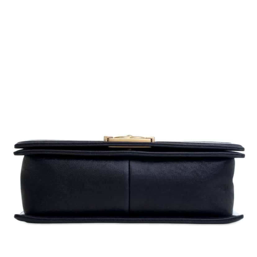 Chanel Old Medium Quilted Caviar Boy Flap Blue Leather Very good condition - Model View