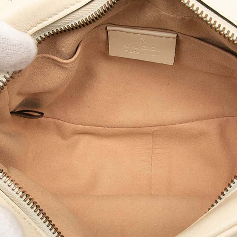 Gucci Mini GG Marmont Matelasse Leather Crossbody White Leather Good condition - Model View