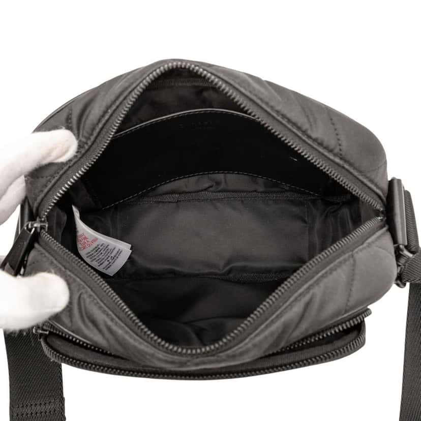 Burberry Quilted Nylon Paddy Crossbody Black Good condition - Model View