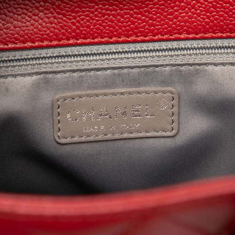 Chanel Caviar Vertical Grand Shopping Tote Red Leather Very good condition - Box View