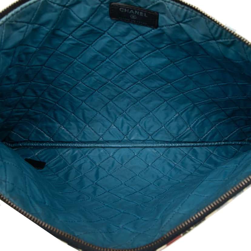 Chanel Paris Dubai Large Printed Lambskin Cosmetic Case MultiColor Leather Good condition - Model View