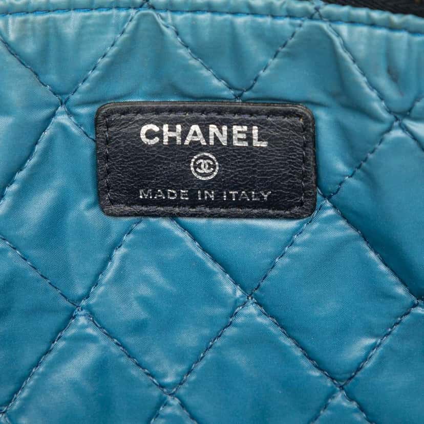 Chanel Paris Dubai Large Printed Lambskin Cosmetic Case MultiColor Leather Good condition - Box View