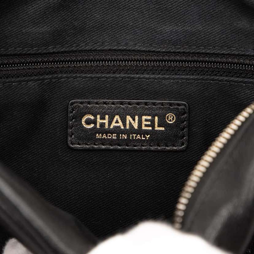 Chanel Medium Quilted Goatskin Casual Trip Camera Bag Black Leather Good condition - Box View