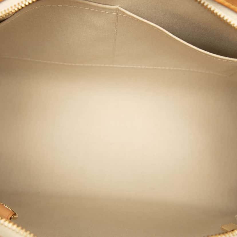 Louis Vuitton Monogram Vernis Brea MM White Leather Good condition - Model View