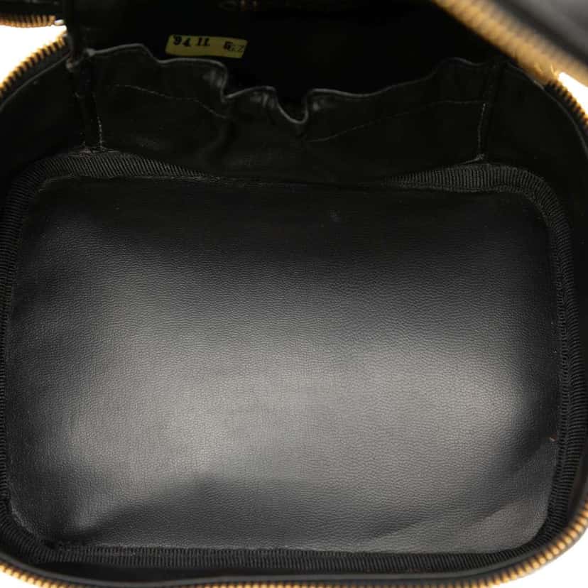 Chanel CC Caviar Vanity Bag Black Leather Good condition - Model View
