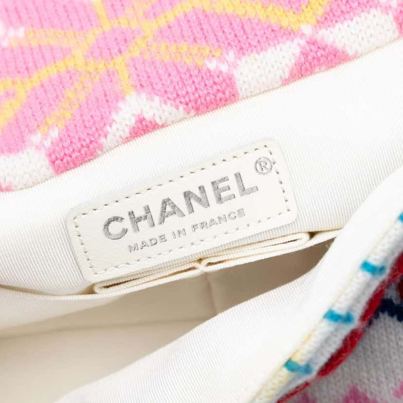 Chanel Medium Classic Multicolor Cashmere Knit Single Flap White Wool Good condition - Box View