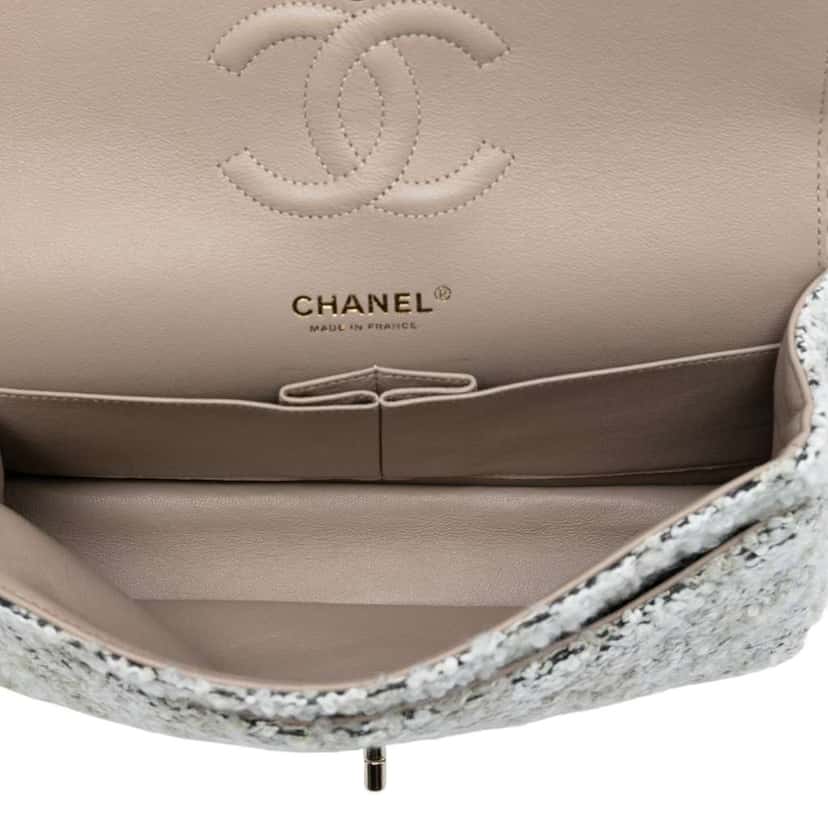 Chanel Medium Classic Tweed Double Flap White Tweed Good condition - Model View