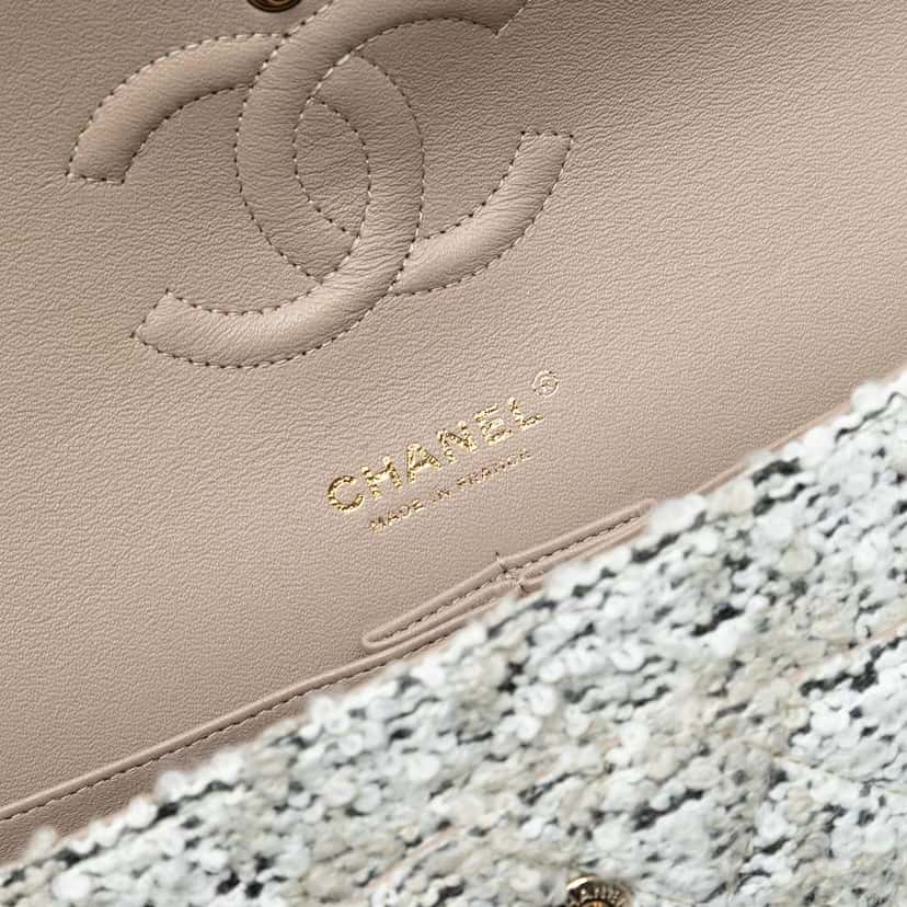 Chanel Medium Classic Tweed Double Flap White Tweed Good condition - Box View