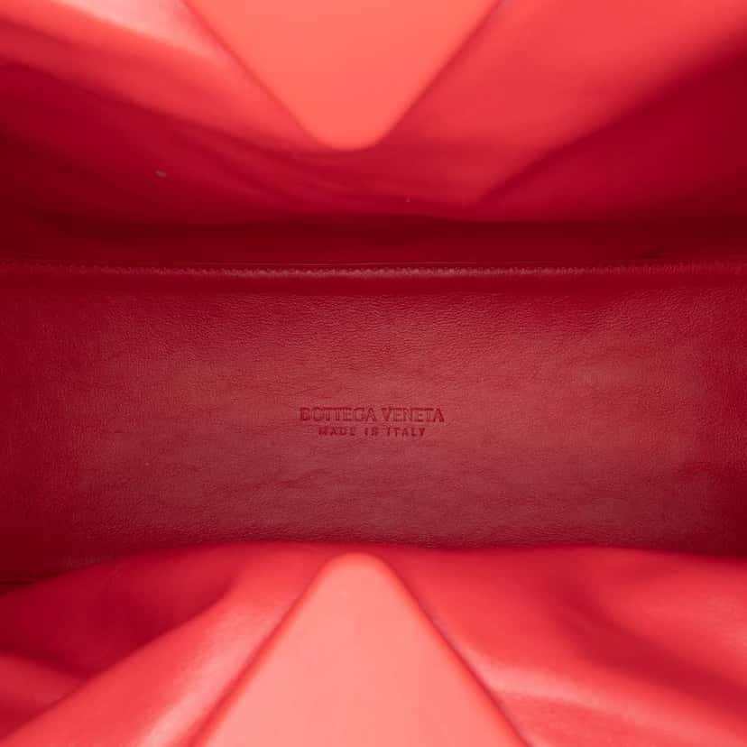 Bottega Veneta Medium Boucle Tweed The Point Triangle Satchel Red Tweed Good condition - Model View