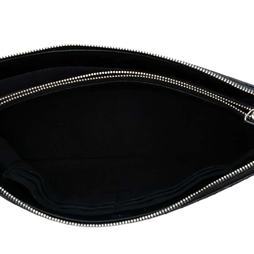 Chanel CC Chevron Caviar Zip Clutch Black Leather Good condition - Model View