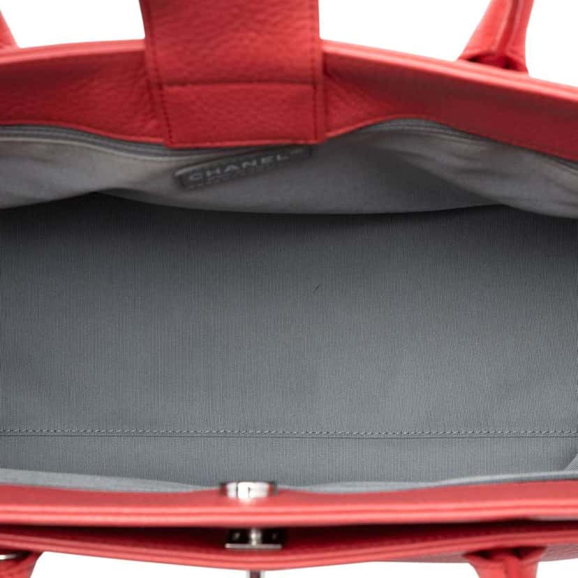 Chanel Medium Calfskin Executive Cerf Tote Pink Leather Very good condition - Model View