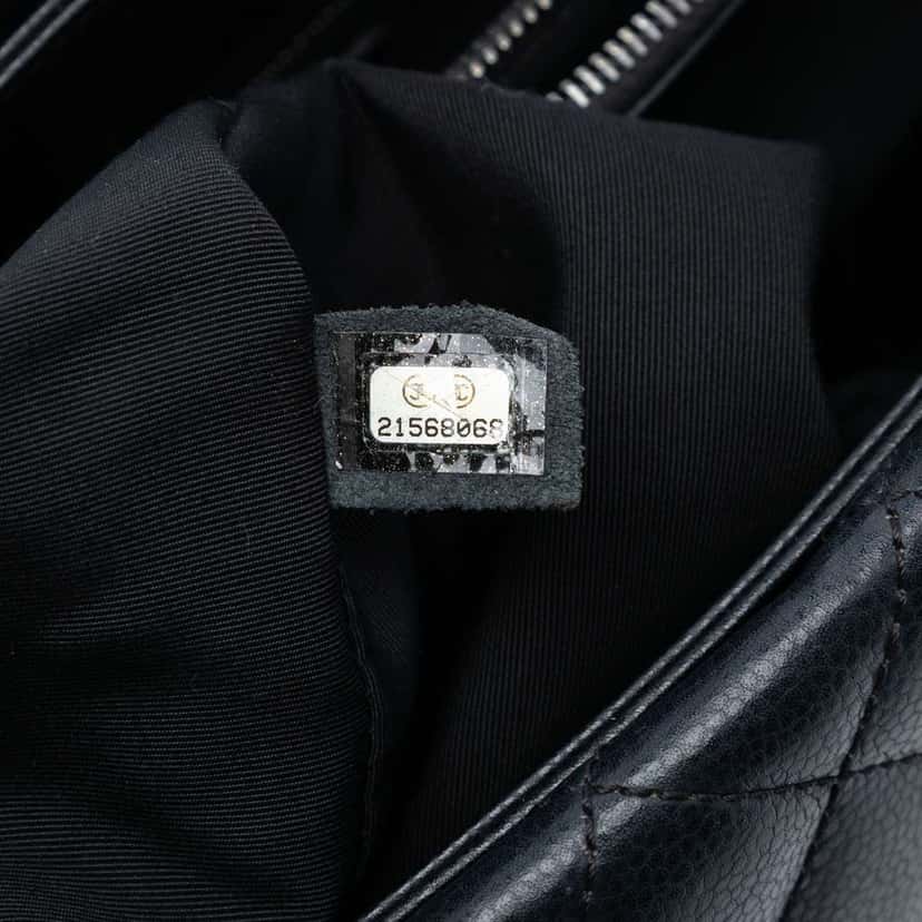 Chanel Large Caviar Chic Shopping Tote Black Leather Good condition - Box View