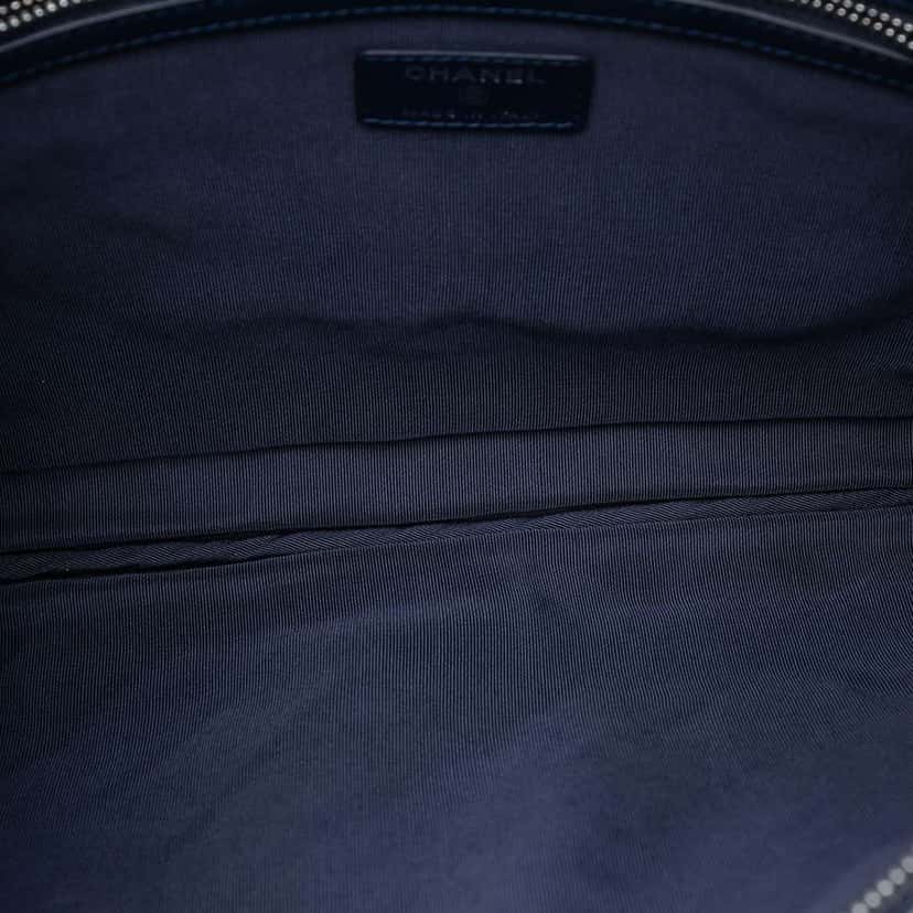 Chanel Large Quilted Caviar O Case Clutch Blue Leather Good condition - Model View