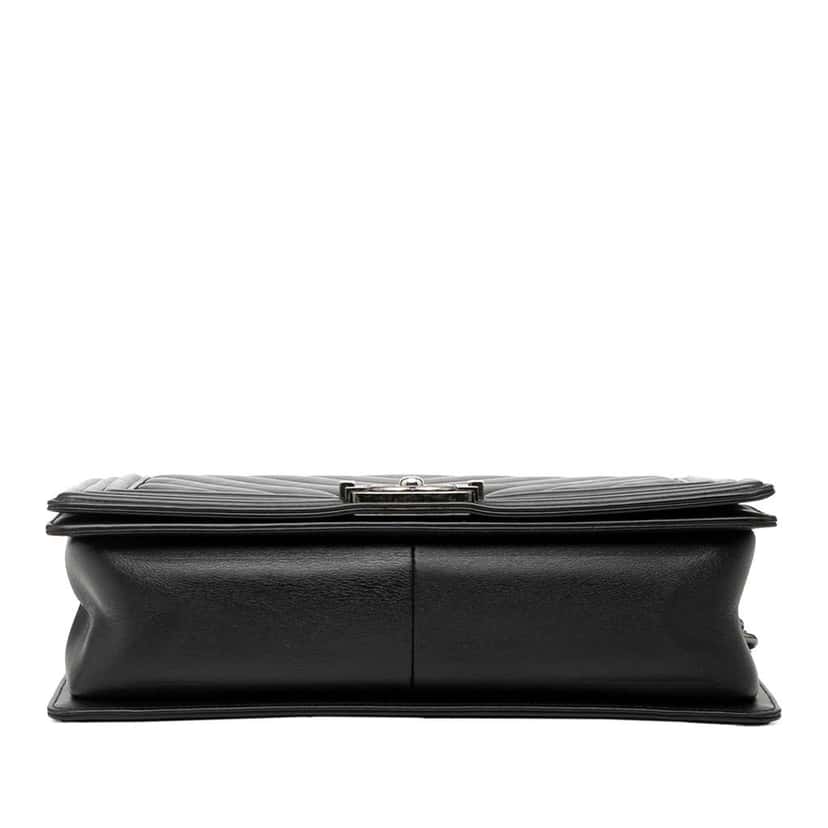 Chanel Medium Chevron Lambskin Boy Flap Black Leather Good condition - Inside View