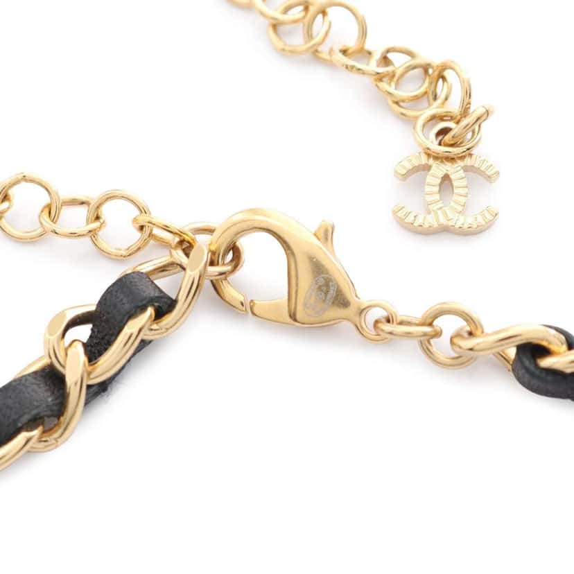 Chanel Gold Plated Leather Lucky Charms Choker Necklace Black Leather Good condition - Model View